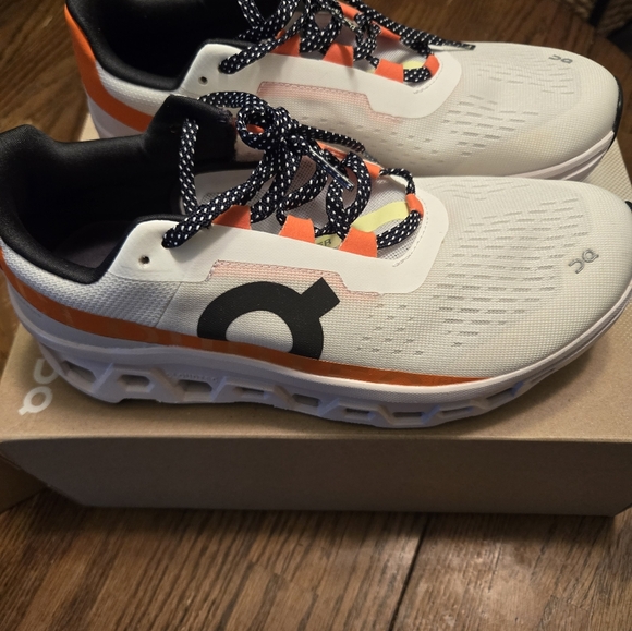 Sneakers - Picture 5 of 6